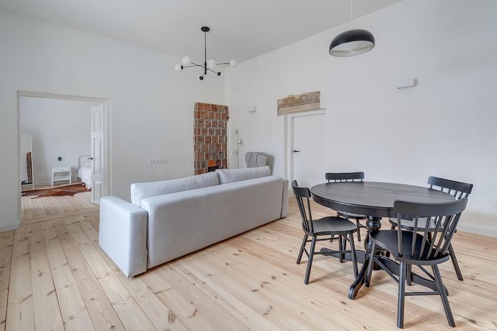 Spacious 2-Bedroom Flat In Old Town By Urban Rent VNO Kültér fotó