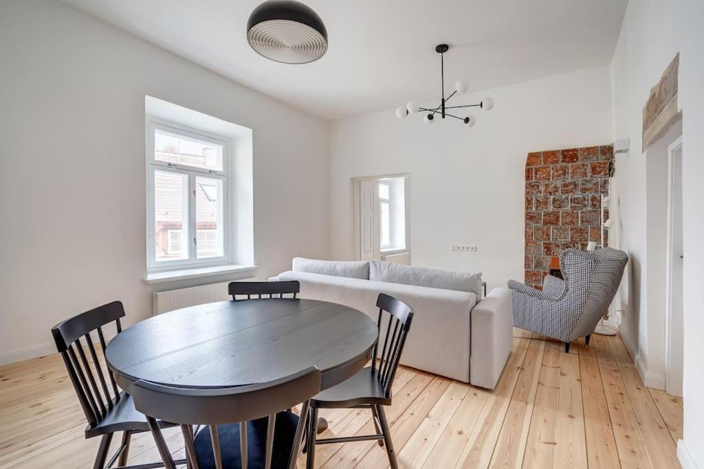 Spacious 2-Bedroom Flat In Old Town By Urban Rent VNO Kültér fotó