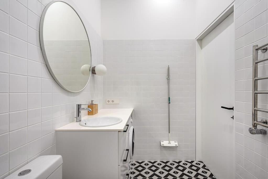 Spacious 2-Bedroom Flat In Old Town By Urban Rent VNO Kültér fotó